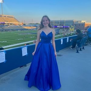 Meet your Posher, Hailey